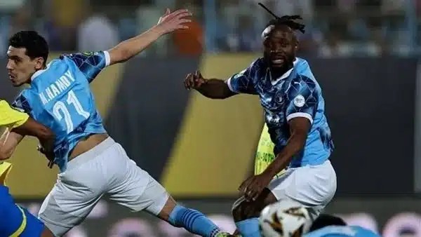 بيراميدز يوضح موقف إبراهيم عادل وعودته للدوري المصري