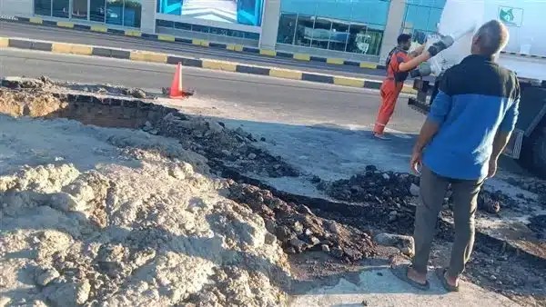 انتهاء صيانة خط مياه الكورنيش بعد كسر مفاجئ
