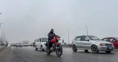 شبورة مائية كثيفة تؤثر على حركة السيارات في القاهرة والجيزة