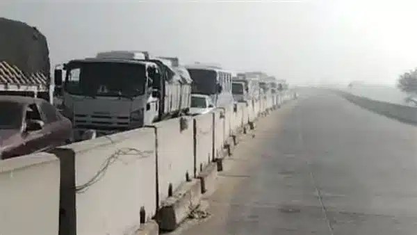 غلق الطريق الإقليمي بالمنوفية بسبب الشبورة الكثيفة