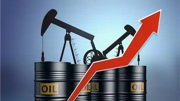 ارتفاع أسعار النفط بفعل تراجع المخزونات الأمريكية