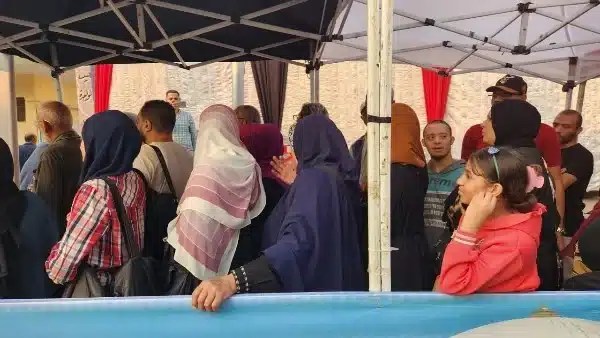 عقوبات قانونية لمحادثة مرشح برلماني تثير الجدل