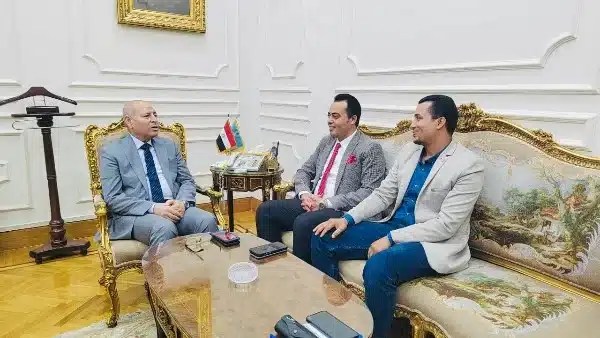 اتفاق بين الصحفيين ومحافظ القاهرة لتيسير الطلبات