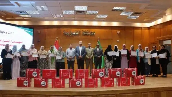 توزيع ماكينات خياطة لـ 15 سيدة في القليوبية