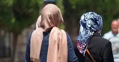 النمسا تخطط لحظر الحجاب للفتيات دون 14 عامًا بالمدارس