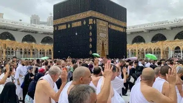 العمرة في رمضان vs فريضة الحج: الفتوى توضح