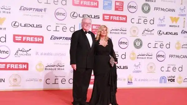 توافد الفنانين على السجادة الحمراء لمهرجان القاهرة السينمائي