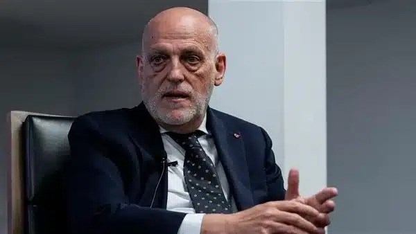 اتهام تيباس بتسريب أسرار مالية تخص برشلونة