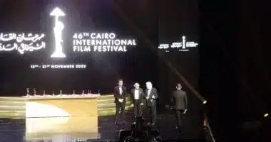 محمود عبد السميع يتسلم جائزة إنجاز العمر بمهرجان القاهرة السينمائي