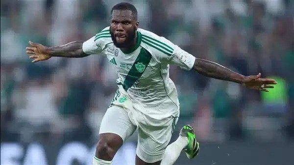 الأهلي يتغلب على القادسية في الدوري السعودي للمحترفين