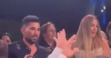 أحمد سعد يحضر زفاف نجل ريم مصطفى بعد تعرضه لحادث