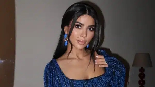 كارولين عزمي تتألق بفستان جذاب عبر إنستجرام