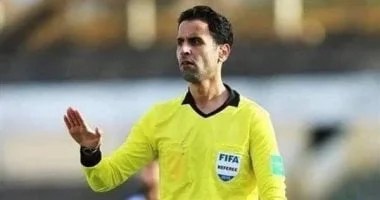 الحكم التونسي محرز المالكي يدير مباراة الأهلي وشبيبة القبائل