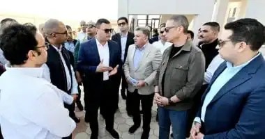 وزير الإسكان يتفقد مشروعي معالجة صرف صحي في الفيوم