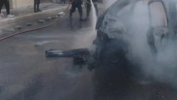 حريق يدمر سيارة في حدائق القبة