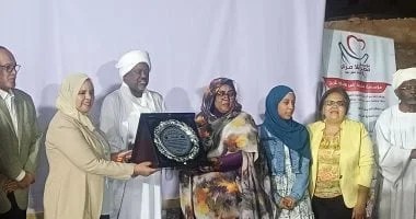 تكريم الطالبة رهف الأمين من قبل القنصلية السودانية بأسوان