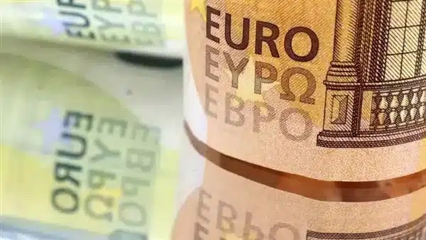 اليورو عند 54.61 جنيه في القطاع المصرفي المصري