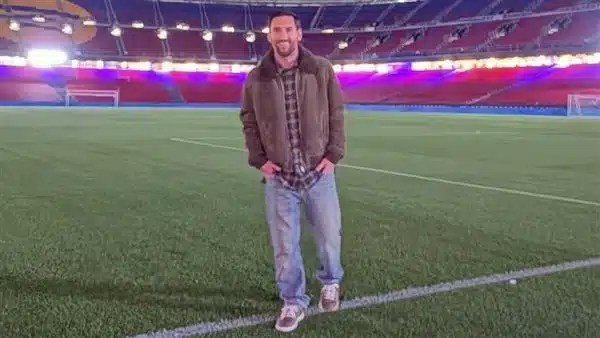 قانون بيكهام يعيد ميسي إلى برشلونة مؤقتًا