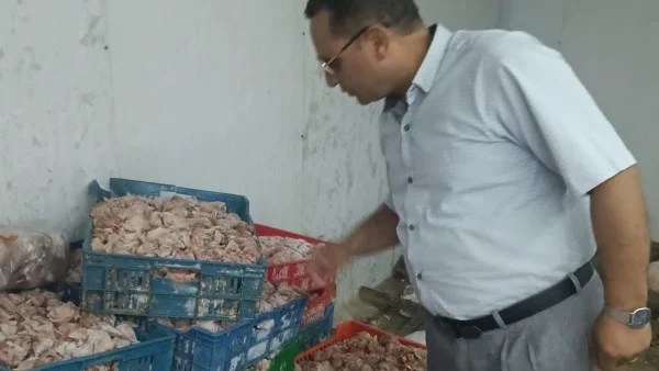 مصادرة 450 كيلو من الأغذية غير الصالحة بالغربية