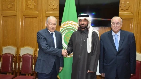 تكريم أبو الغيط لجهوده في حقوق الإنسان