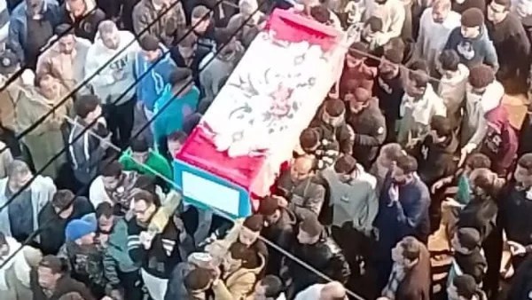 تشييع جثمان فتاة توفيت في حادث الطريق الصحراوي