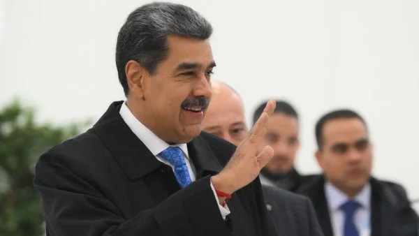 رئيس فنزويلا يدين الهجمات الأمريكية على ناقلات النفط