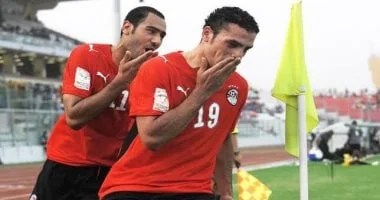 عمرو زكي يرد على الشائعات ويؤكد علاقته بزملائه