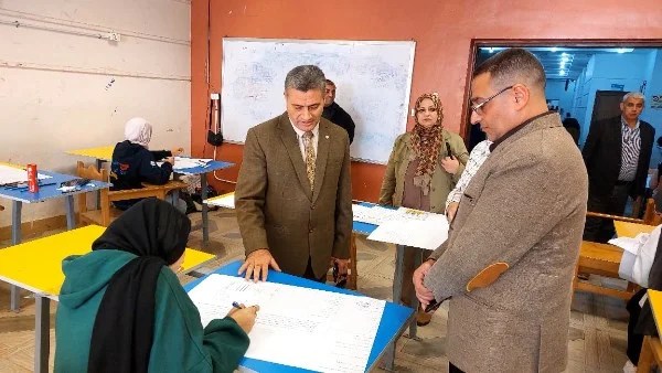 نائب رئيس جامعة بنها يتفقد امتحانات الفنون التطبيقية