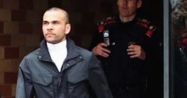 داني ألفيس يقترب من العودة إلى نادي برتغالي