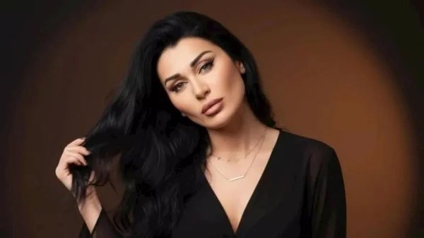 نادين الراسي تعلن ارتباطها بشخص من خارج الوسط الفني