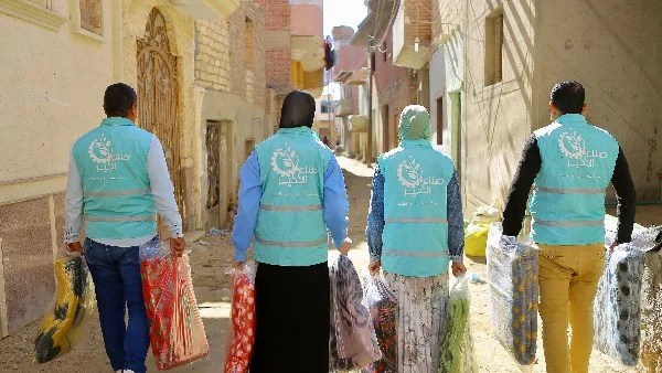 جهود "صناع الخير" في توفير البطاطين للأسر المحتاجة