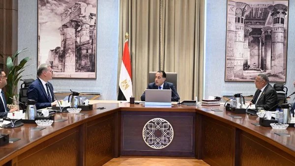 مدبولي يتابع جذب الاستثمارات للمثلث الذهبي