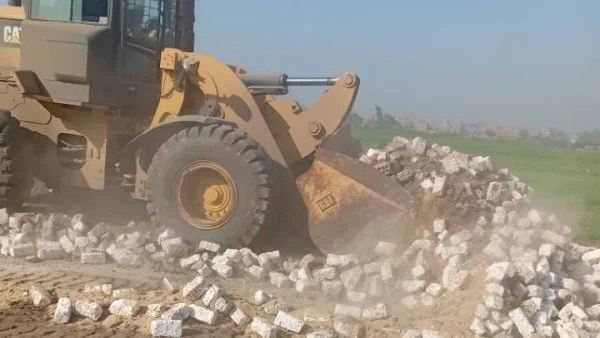 إزالة 5000 متر من التعديات على الأراضي الزراعية بالشرقية