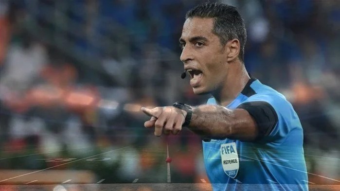 أمين عمر وأبوالرجال يديران مباراة الكاميرون والجابون