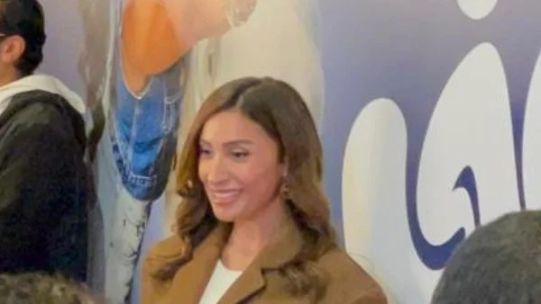 دينا الشربيني تحضر العرض الخاص لفيلم "طلقني"