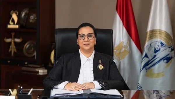 تمكين المرأة في القيادة أولوية وطنية