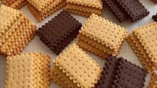 طريقة تحضير بسكويت الشاي الهش بلمسة منزلية