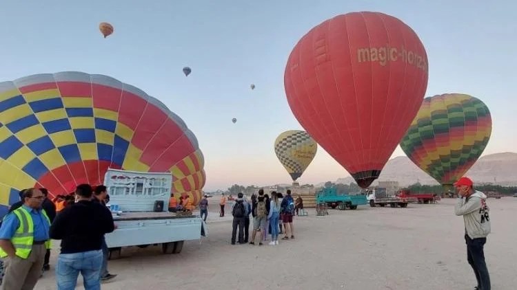 تحليق 80 رحلة بالون طائر في سماء الأقصر
