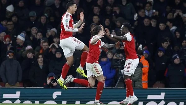 أرسنال يتأهل لنصف نهائي كأس الرابطة بعد فوز مثير