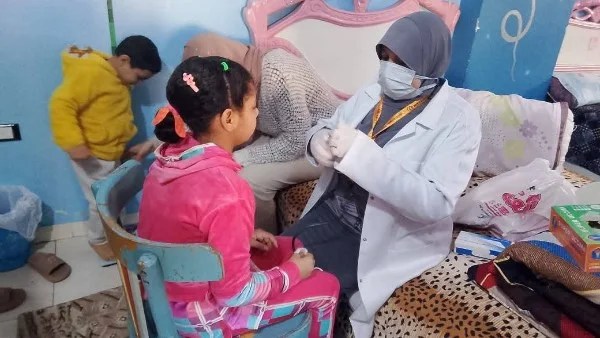 فحص طبي شامل للأطفال في دور الرعاية بدمياط