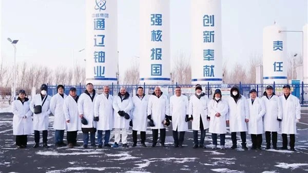 وزير الكهرباء يزور منجمًا ومصنعًا لاستخلاص العناصر النادرة في الصين