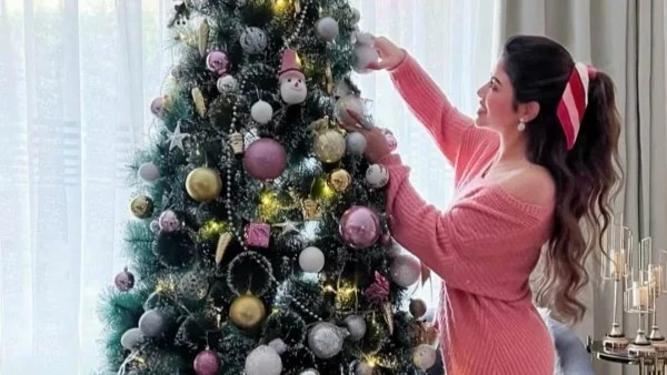 ميرنا جميل تحتفل بالكريسماس بأناقة