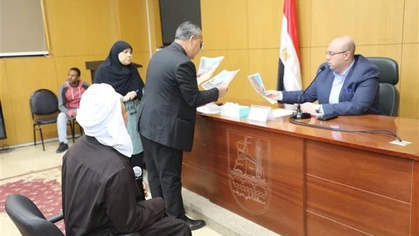 مساعدات عاجلة من محافظ بني سويف لعائلات محتاجة