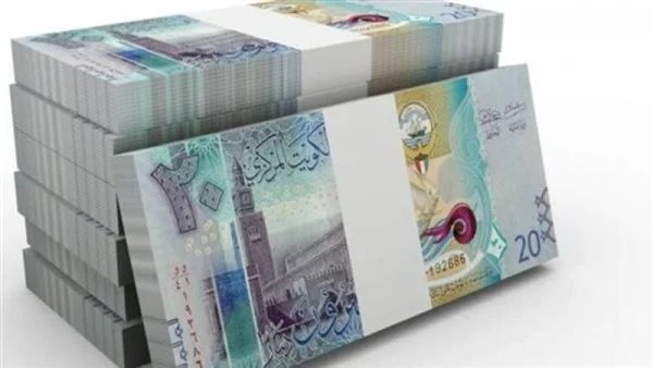 استقرار الدينار الكويتي فوق 155 جنيهًا في البنوك