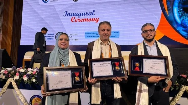 تكريم أساتذة الأزهر في مؤتمر جراحات المياه البيضاء بالهند