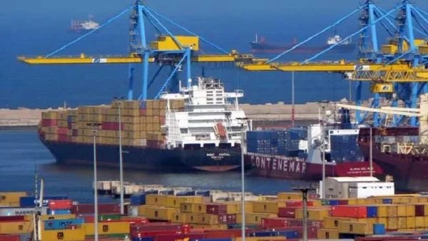 تداول 22 ألف طن بضائع بموانئ البحر الأحمر