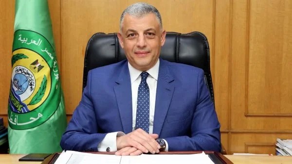 تهنئة محافظ الإسماعيلية للأقباط الكاثوليك بعيد الميلاد المجيد