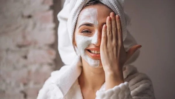 ماسك طبيعي لبشرة مشرقة قبل رأس السنة