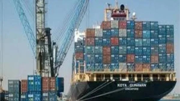 مزاد سيارات وبضائع بجمارك السويس يحقق 29.8 مليون جنيه