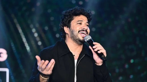 مصطفى حجاج يواصل تألقه في حفلات الكريسماس